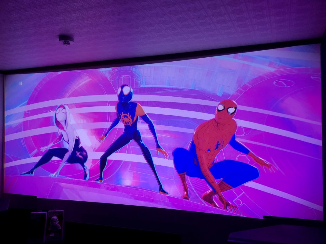 スパイダーマン スパイダーバース 原題 Spider Man Into The Spider Verse ホームシアターと映画で 家キネマ